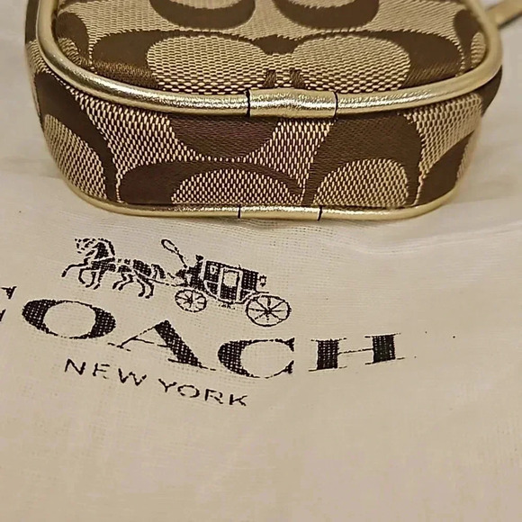 Coach Floral Applique Wristlet and Dustbag. Rare. HTF. - Picture 4 of 6